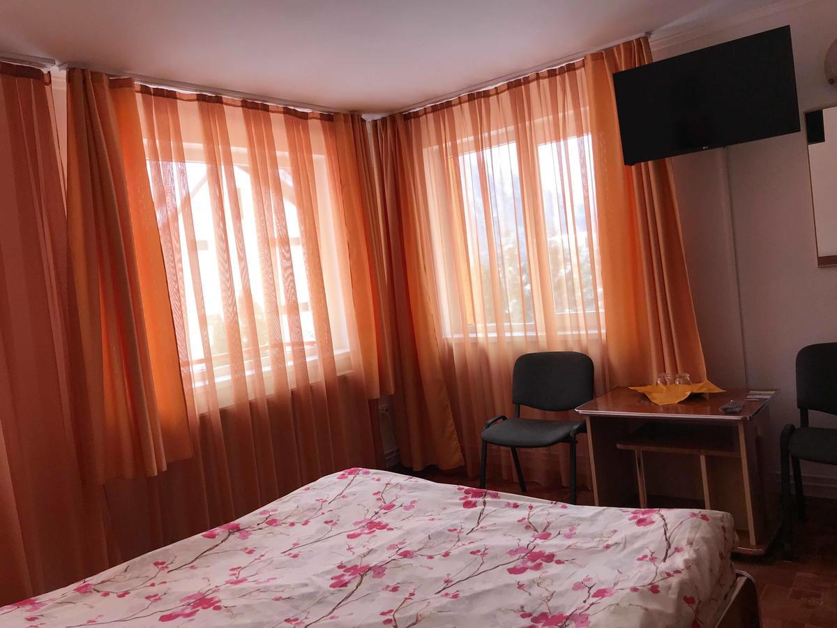 Vila Nina Hotel Azuga Esterno foto